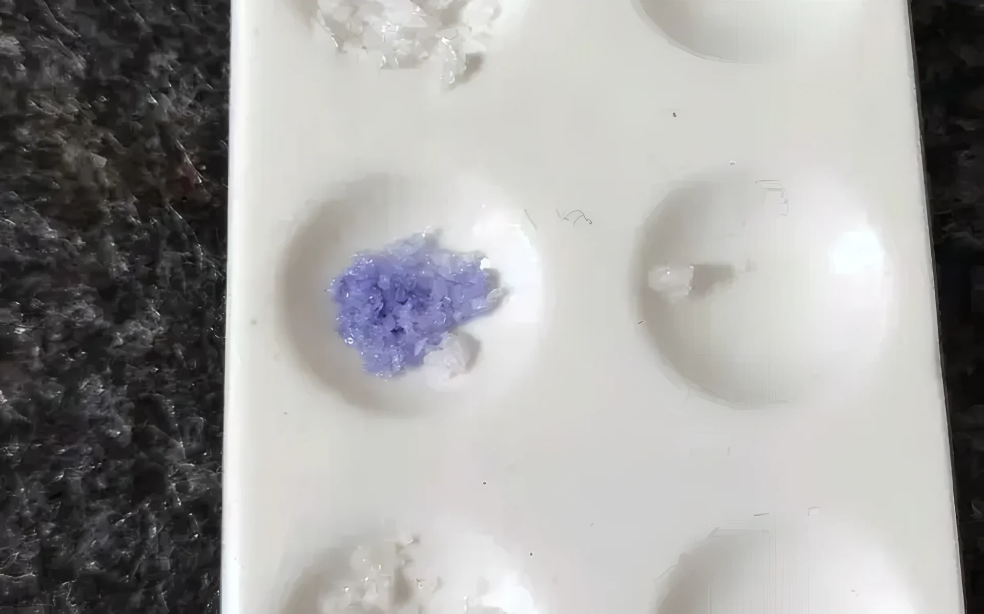 L’1P-LSD non fa diventare viola l’Ehrlich