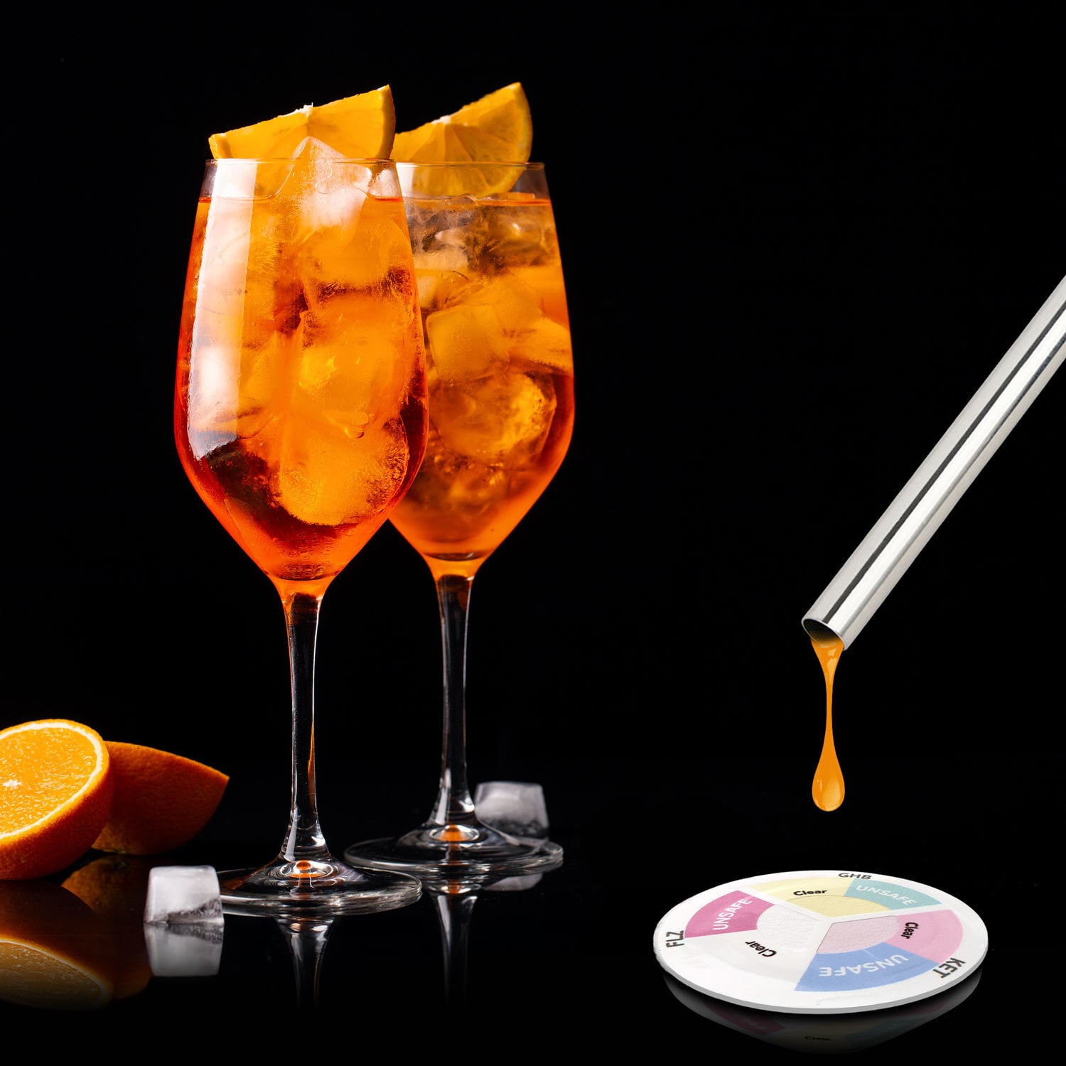 Un test per rilevare la presenza di droga nelle bevande consumate insieme a due cocktail all'arancia